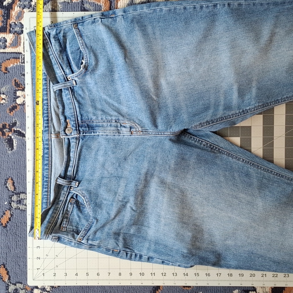 Old Navy Size 14 Mid-Rise Boyfriend Jeans Light Wash